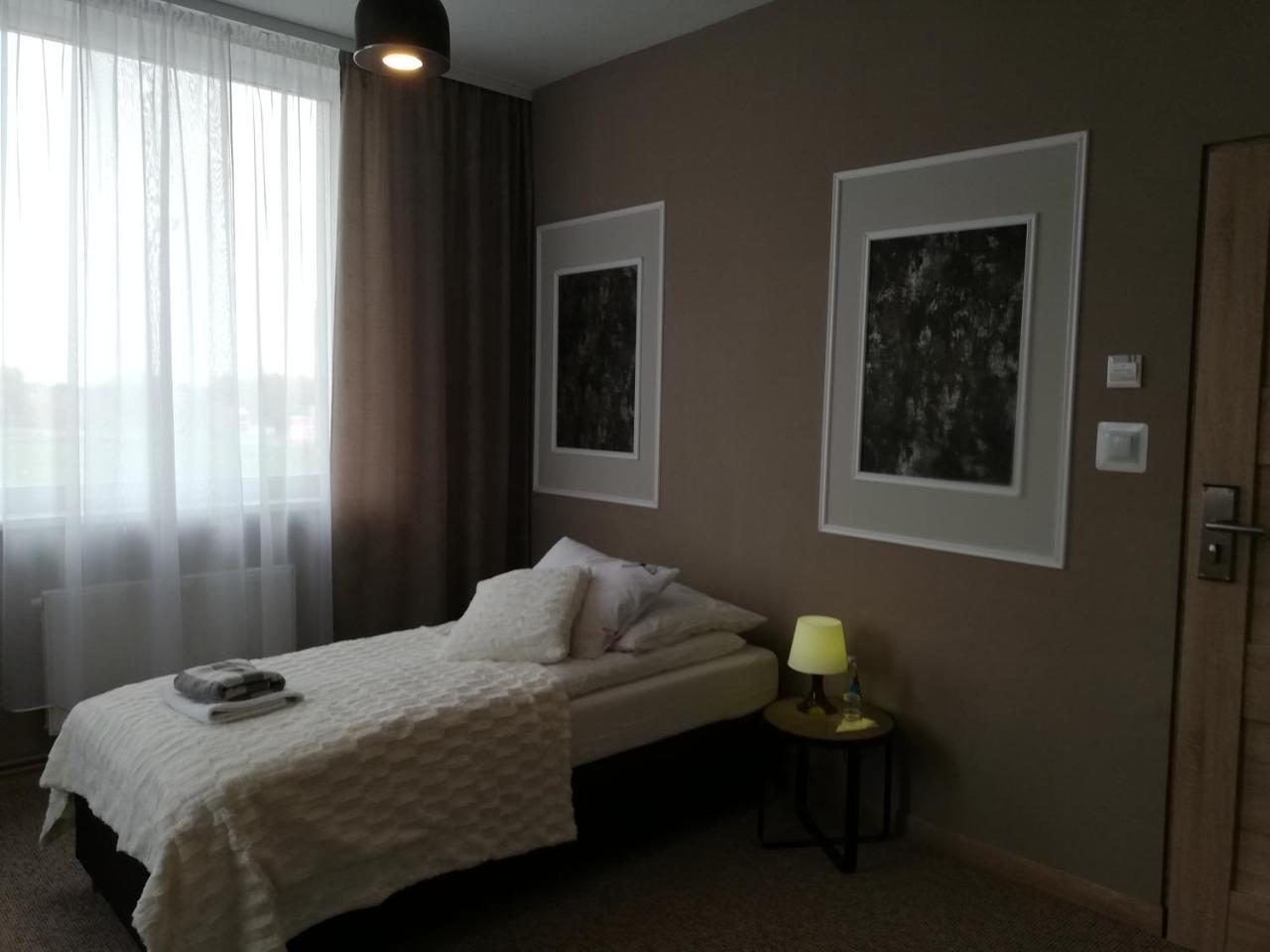 Pokoje Goscinne 30Stka Leczna Exteriör bild